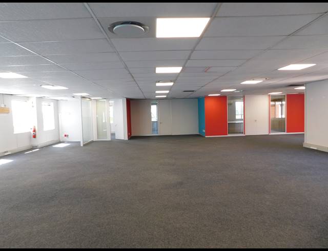 303M² OFFICE TO LET IN FERNDALE